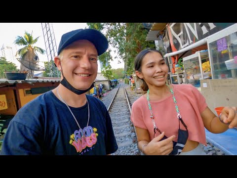 I Spent a day in this AMAZING THAI COMMUNITY in Bangkok